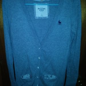 Abercrombie&fitch medium junior grey cover sweater